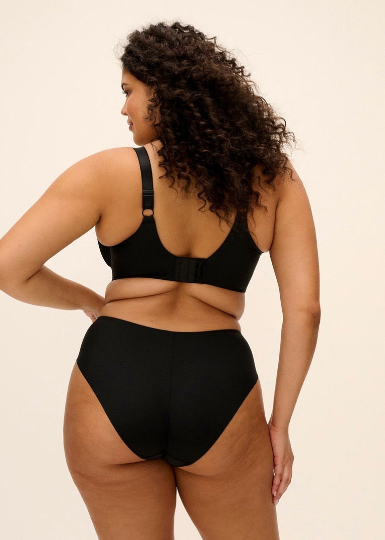 Lyriana Brief